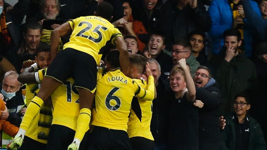 Jogadores do Watford celebram gol sobre o Manchester United - IAN KINGTON / AFP