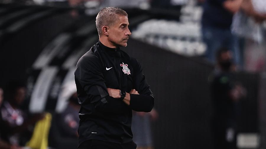 Sylvinho, técnico do Corinthians, em partida contra a Ferroviária -  Ettore Chiereguini/AGIF