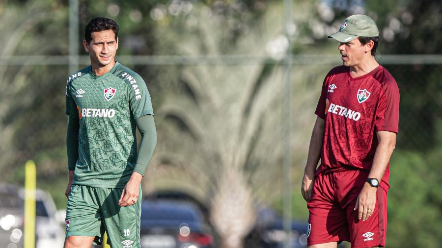 Ganso, meia do Fluminense, conversa com Fernando Diniz durante treinamento no CT Carlos Castilho - Marcelo Gonçalves / Fluminense