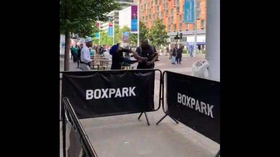 Ex-boxeador Julius Francis apagou um homem durante uma confusão no BOXPARK Wembley, em Londres - Reprodução 