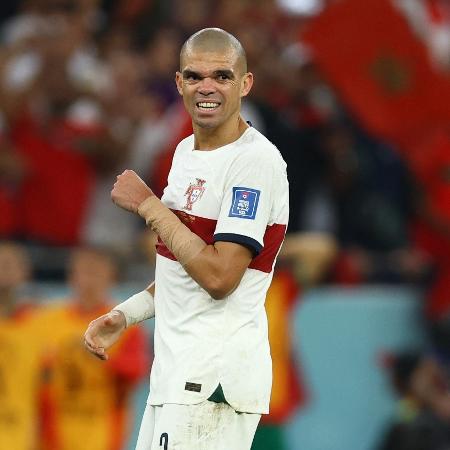 Pepe em ação por Portugal durante partida contra Marrocos na Copa -  REUTERS/Molly Darlington