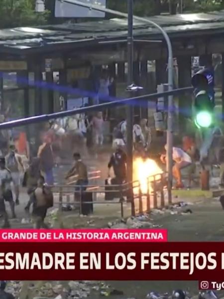 Festa da torcida da Argentina pelo título da Copa acabou com conflitos com a polícia - Reprodução/TyC Sports