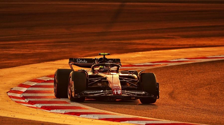 Guanyu Zhou, da Alfa Romeo, durante os testes da F1 no Bahrein - Alfa Romeo/Divulgação