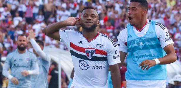 São Paulo cresce na segunda etapa, vence o Botafogo-SP de virada e garante liderança do grupo