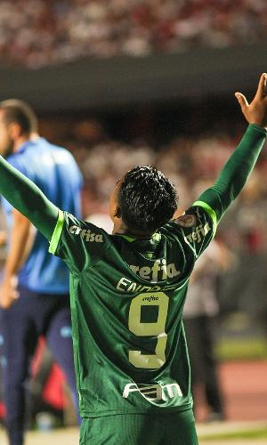 Endrick comemora o seu gol na vitória do Palmeiras contra o São Paulo, no Morumbi, pelo Brasileirão