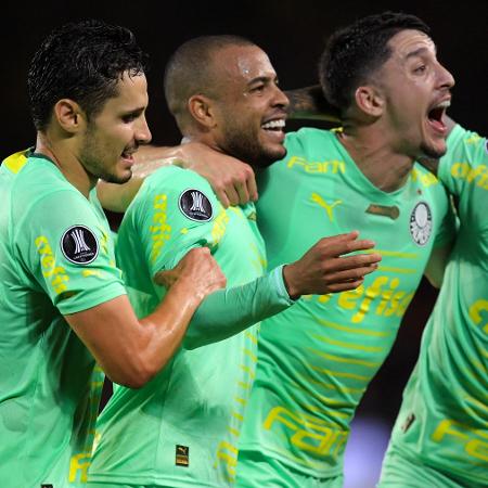 Jogadores do Palmeiras comemoram gol de Mayke sobre o Deportivo Pereira, pela ida das quartas de final da Libertadores