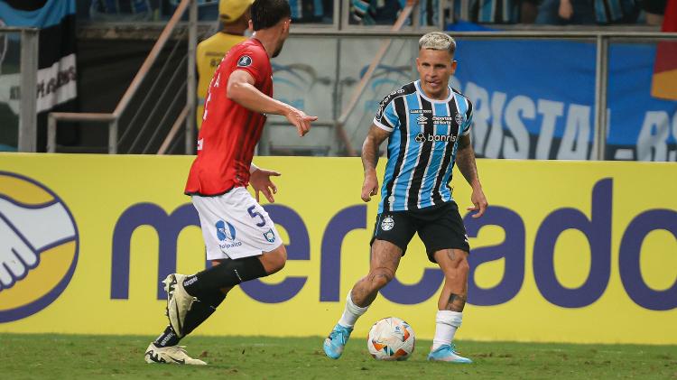 Soteldo, do Grêmio, no jogo contra o Huachipato, pela Libertadores