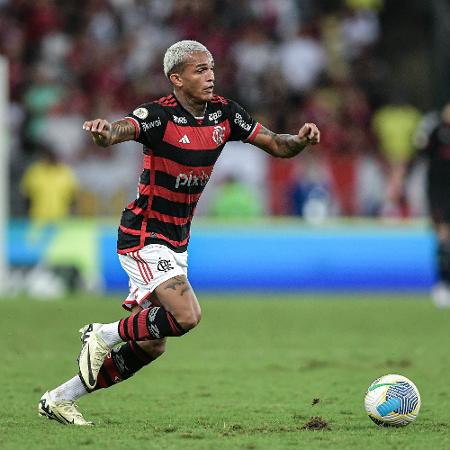 Wesley durante jogo do Flamengo no Brasileirão 