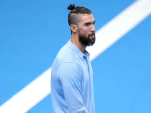 Phelps se empolga com nadador que quebra seus recordes nas Olimpíadas; veja