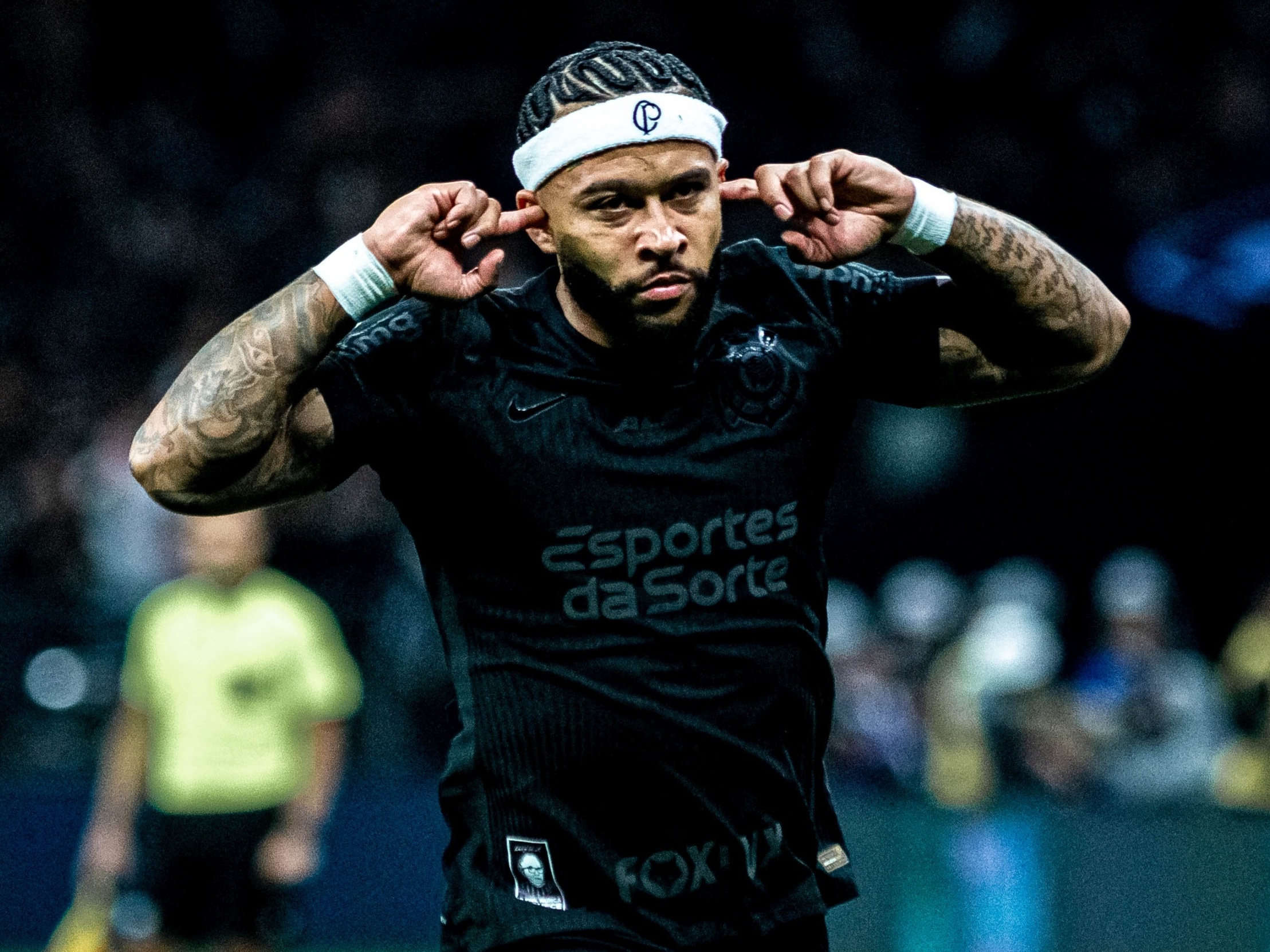 DESTAQUE! Mesmo com derrota, Memphis Depay brilha na eliminação do Corinthians e conquista a torcida