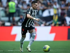 Paulinho diz que atuou no sacrifício por meses e que passará por cirurgia