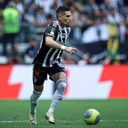 Paulinho em ação durante final da Copa do Brasil entre Atlético-MG e Flamengo