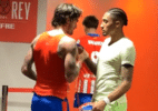 Paz selada? Raphinha troca camisa e abraços com meia da Argentina após jogo - Reprodução/X