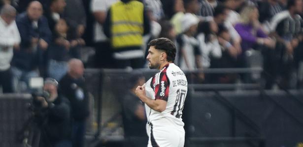Arrascaeta bate temporada mais artilheira e aguarda renovação com Flamengo