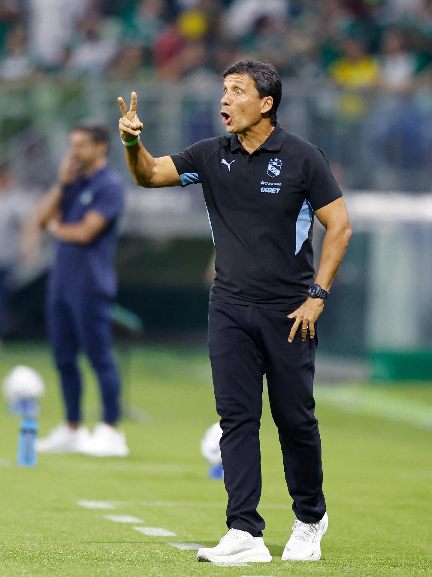 Zé Ricardo, técnico do Sporting Cristal, durante partida contra o Palmeiras, pela Libertadores - undefined