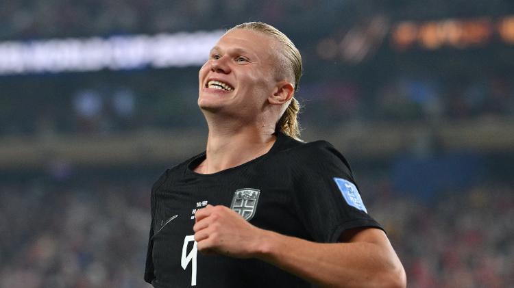 Haaland comemora gol em Noruega x Senegal, na Copa do Mundo