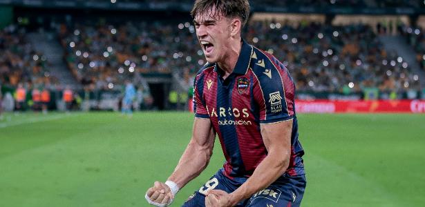 Real Madrid fecha contrataçăo de jovem atacante que se destacou no Espanhol