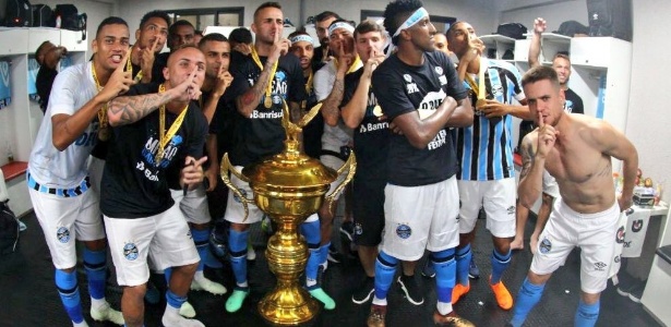 Jogadores do Grêmio cornetam o Inter em comemoração do título do Gaúcho - Divulgação
