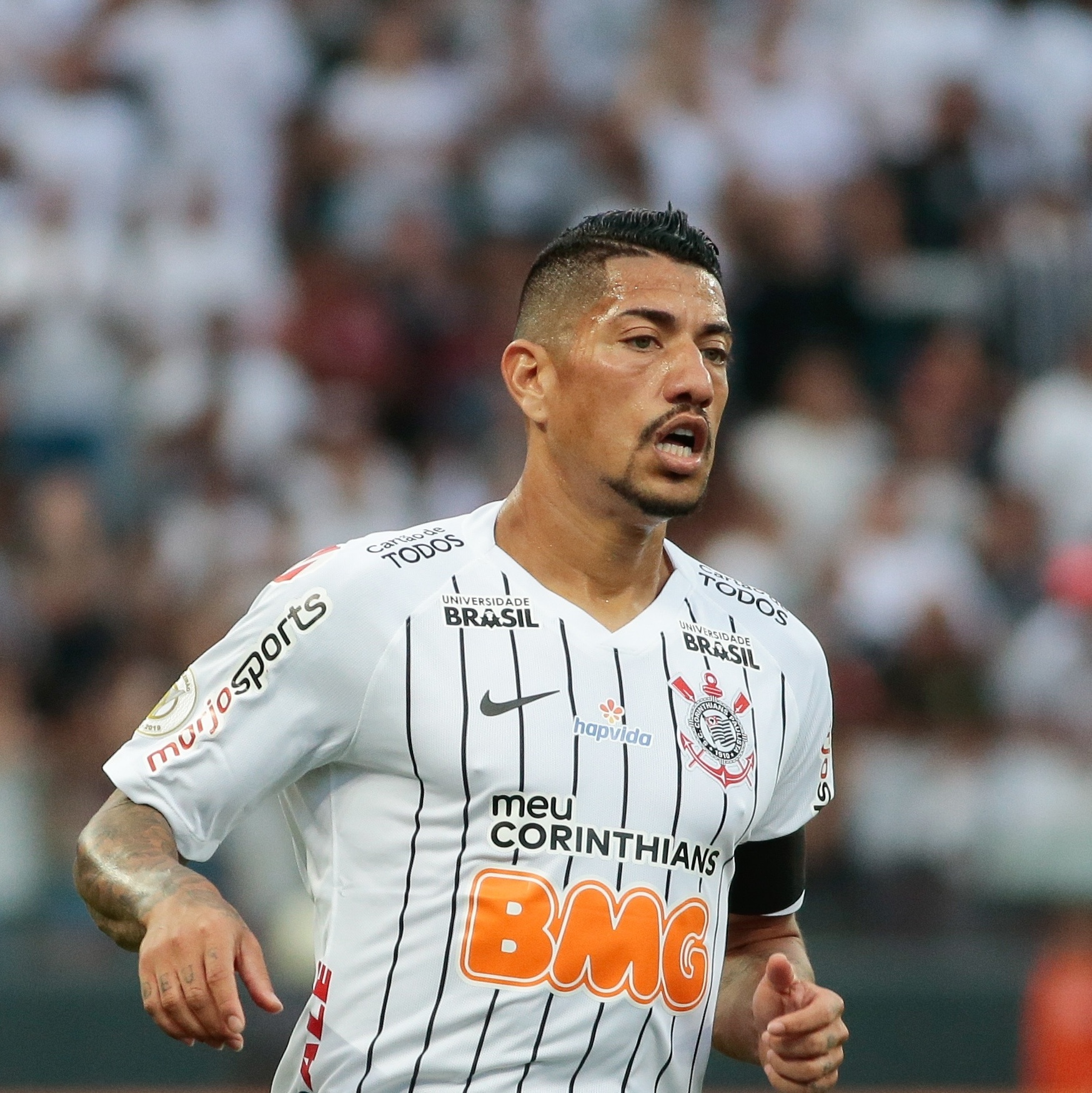 Foi campeão mundial, é ídolo do Corinthians, hoje ganha a vida vendendo  cervejas