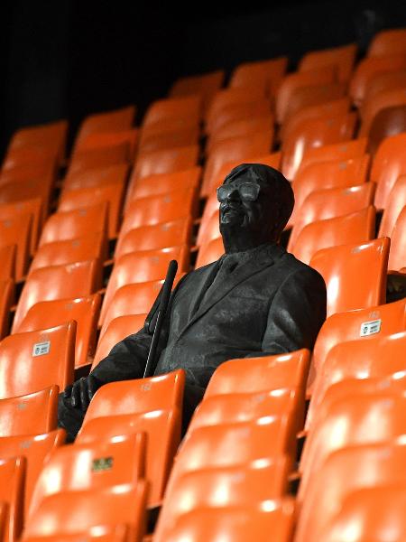 Estátua de Vicente Navarro, torcedor-símbolo do Valencia - UEFA Pool/Getty Images