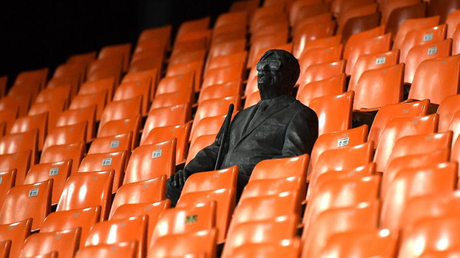 Estátua de Vicente Navarro, torcedor-símbolo do Valencia - UEFA Pool/Getty Images