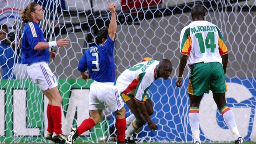 Papa Bouba Diop anotou o gol da vitória de Senegal contra a França na Copa do Mundo de 2002 - Neal Simpson - EMPICS/Getty Images