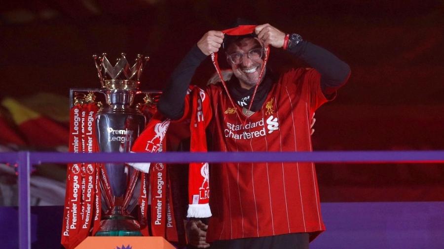Jurgen Klopp, técnico do Liverpool, recebe medalha de campeão inglês; plano de ano sabático - Phil Noble/2020 Pool