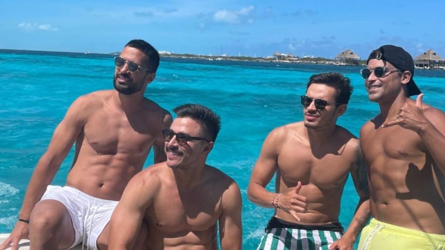 Luan, Willian, Raphael Veiga e Jean, durante passeio de barco no México - Reprodução/Instagram