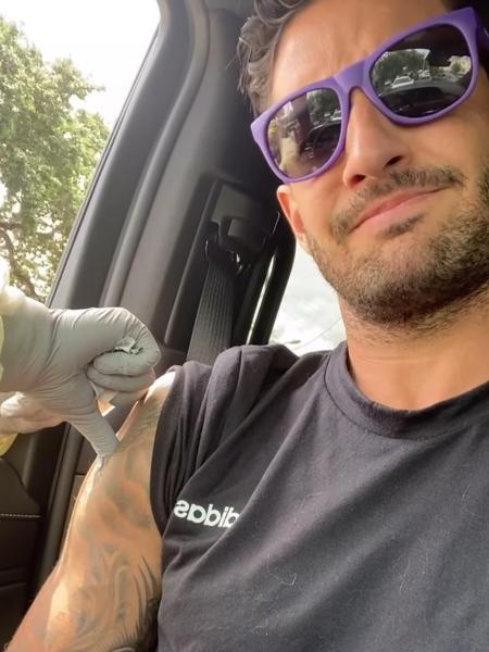 Alexandre Pato toma a segunda dose da vacina contra a covid-19 - Reprodução/Instagram
