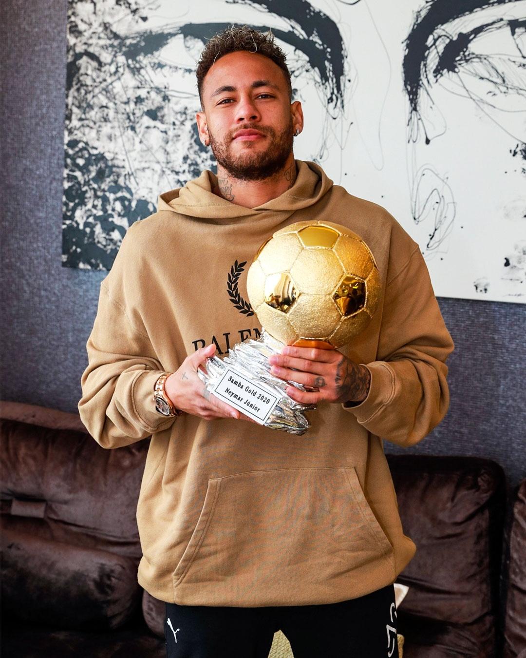 Neymar com o Samba de Ouro 2020