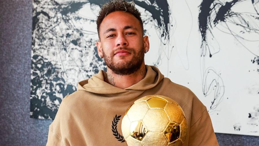 Neymar com o Samba de Ouro 2020 - Reprodução