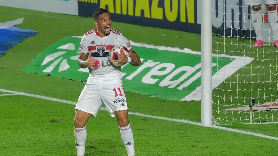 Luciano celebra gol pelo São Paulo contra Palmeiras, pela final do Paulista, no Morumbi - Marcello Zambrana/AGIF