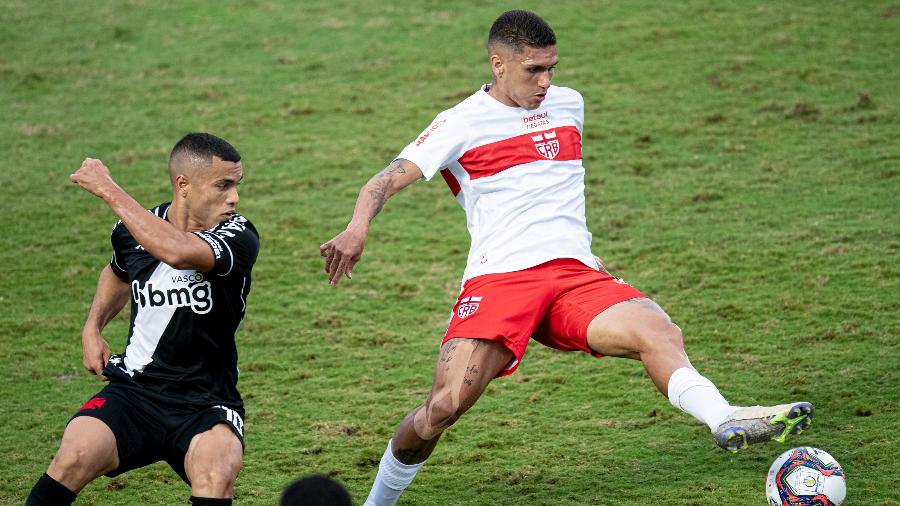 CRB e Vasco se enfrentam no estádio Rei Pelé, em Maceió (AL), pela 24ª rodada da Série B - Jorge Rodrigues/AGIF