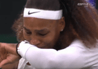 Serena Williams chora ao abandonar estreia de Wimbledon por lesão