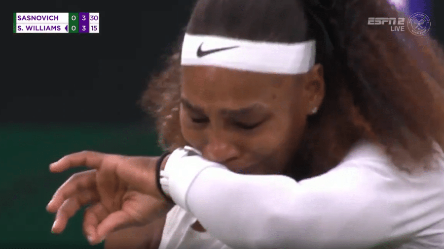 Serena Williams chora ao abandonar estreia de Wimbledon - Reprodução