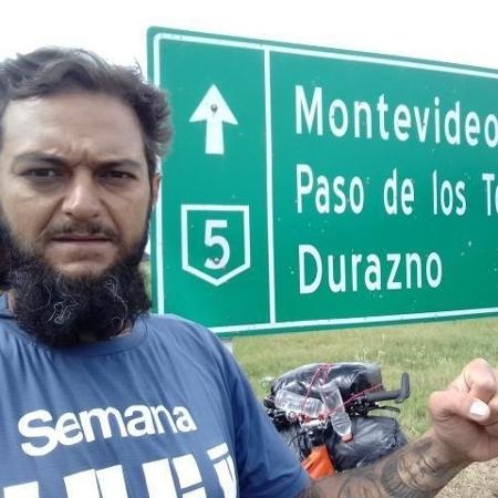 Evandro Macedo, torcedor do Flamengo, está indo a Montevidéu, no Uruguai, de bicicleta - Arquivo Pessoal