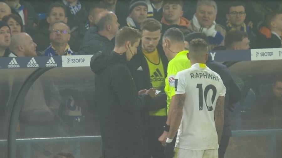 Arbitragem registra ofensas racistas de torcedor do Leeds United durante partida contra o Arsenal - Reprodução