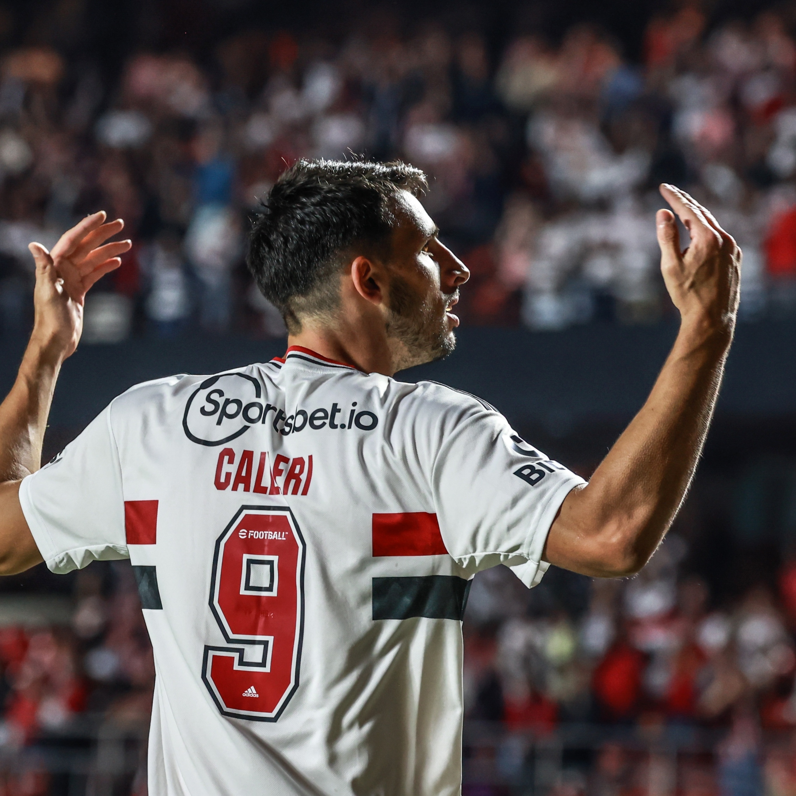 Calleri cresce em ranking de estrangeiros do São Paulo e volta a