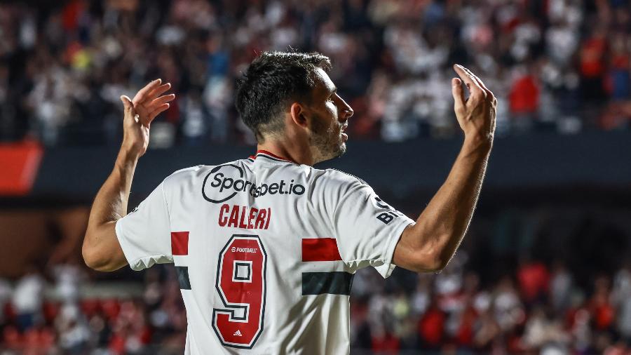 Calleri, jogador do São Paulo, comemora seu gol durante partida contra o Ceará no estádio Morumbi  - Marcello Zambrana/AGIF CÓDIGO DA IMAGEMAGIF22052819160042ORIENTAÇÃOHorizontalDATA DE CADASTRO28/05/2022DIMENSÕES4409 x 2939 PixelsRESOLUÇÃO0dpiTAMANHO2016 KB