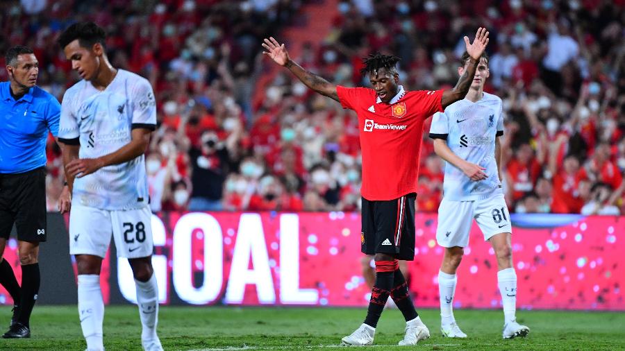 Fred marcou um belo gol de cobertura no goleiro Alisson em Manchester United x Liverpool  - Supakit Wisetanuphong/MB Media/Getty Images