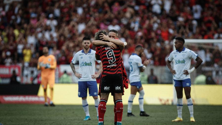 Diego Ribas e Gabigol: mudança de camisa 10 no Flamengo a partir de 2023 - João Gabriel Alves/AGIF