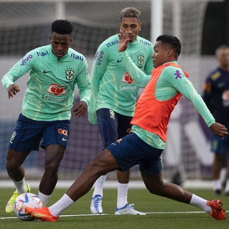 Vinícius Júnior e Raphinha em treino da seleção brasileira em Turim - Lucas Figueiredo/CBF