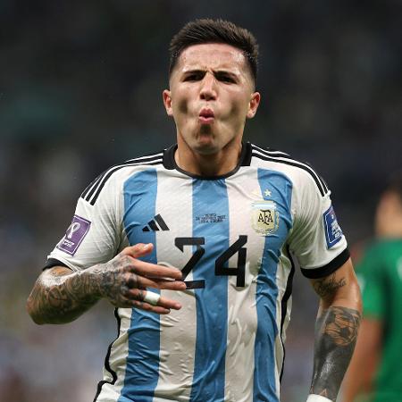 Enzo Fernández faz o segundo da Argentina contra o México na Copa do Mundo - Dean Mouhtaropoulos/Getty Images