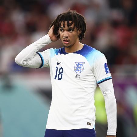 Alexander-Arnold, da seleção da Inglaterra, durante jogo contra País de Gales na Copa do Mundo do Qatar - James Williamson - AMA/Getty Images