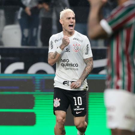Róger Guedes, do Corinthians, comemora após marcar contra o Fluminense, pelo Brasileirão - Marcello Zambrana/AGIF