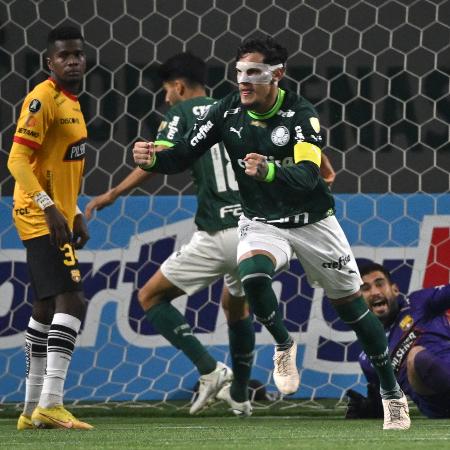 Gustavo Gómez, do Palmeiras, comemora seu gol contra o Barcelona-EQU, pela Libertadores - Nelson Almeida/AFP