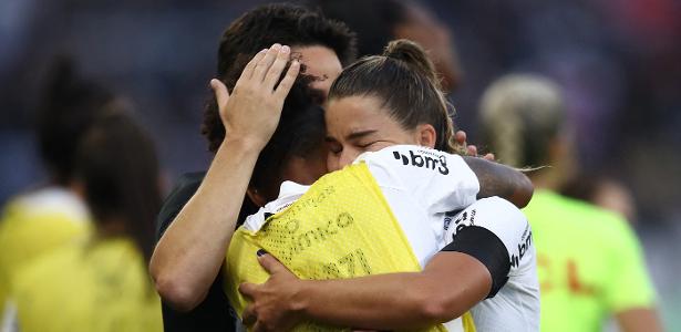 Tamires explica comemoração com reverência em gol do título do Corinthians