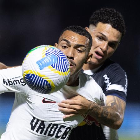 Matheuzinho em ação durante Bragantino x Corinthians, partida do Campeonato Brasileiro - Diogo Reis/AGIF
