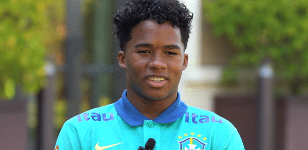 Emocionante despedida da família de Endrick com mosaico no Palmeiras