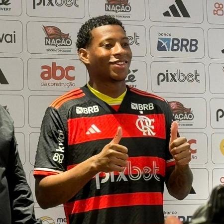 Gonzalo Plata em apresentação no Flamengo